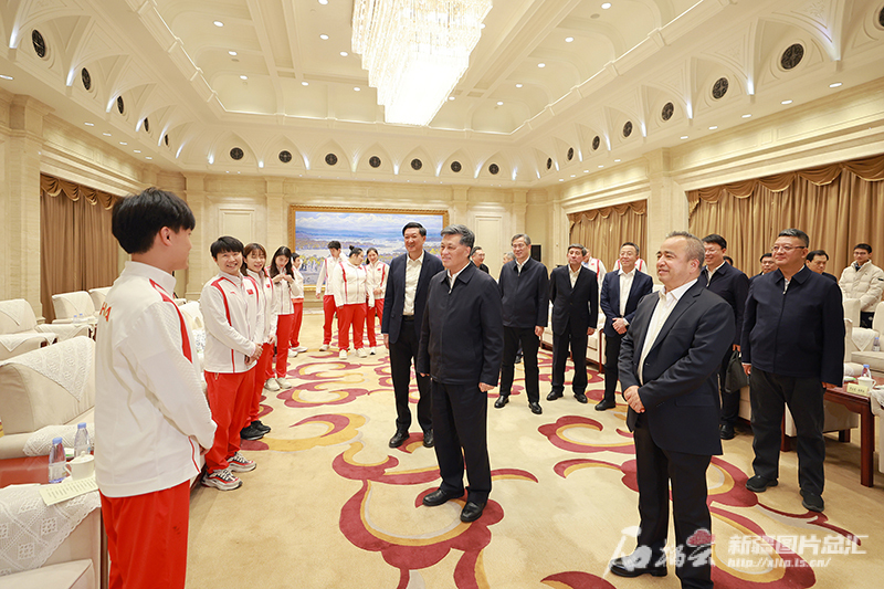 奧運(yùn)冠軍巡回宣講活動(dòng)首站來到新疆