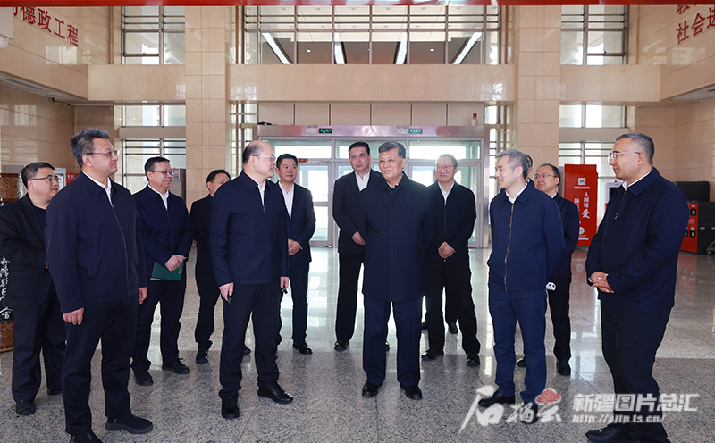 馬興瑞在自治區(qū)教育廳和人社廳調(diào)研